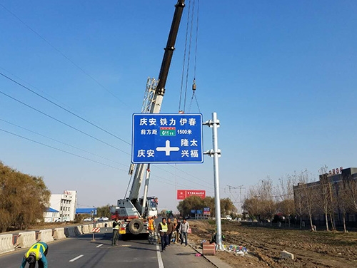 西安西安道路护栏网网片该如何进行正确的选购呢？